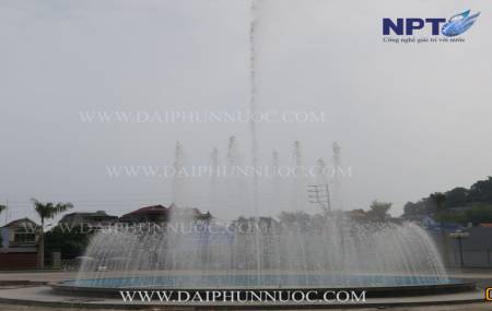Đài phun nước tại khu nhà điều hành than Cửa Ông - Cẩm Phả - Quảng Ninh 